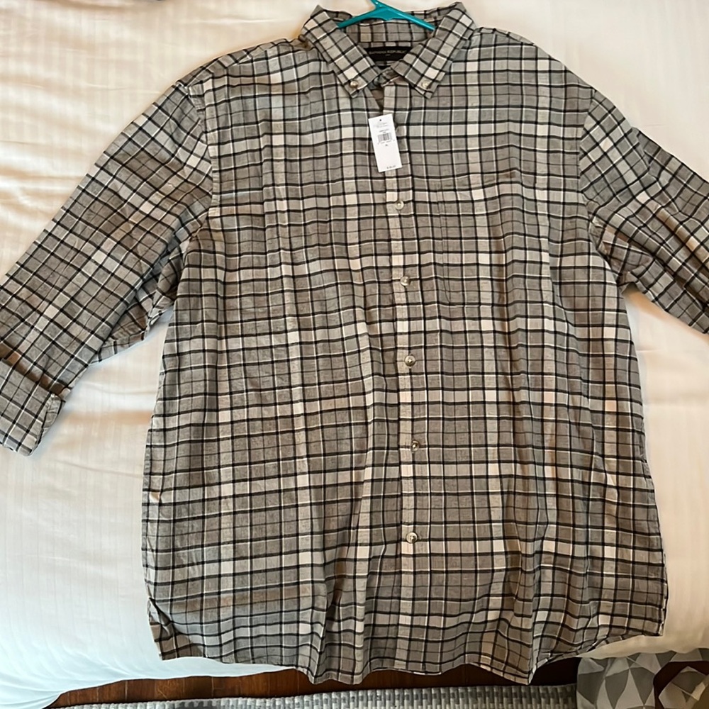 NWT - great button down from banana rep. “Untuck” fit.